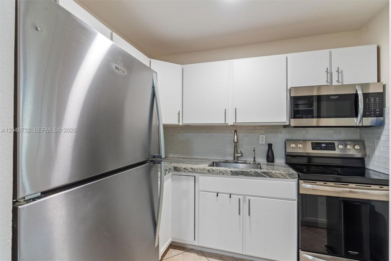 9101 Sunrise Lakes Blvd , Unit 202, Sunrise, FL 33322 Photo