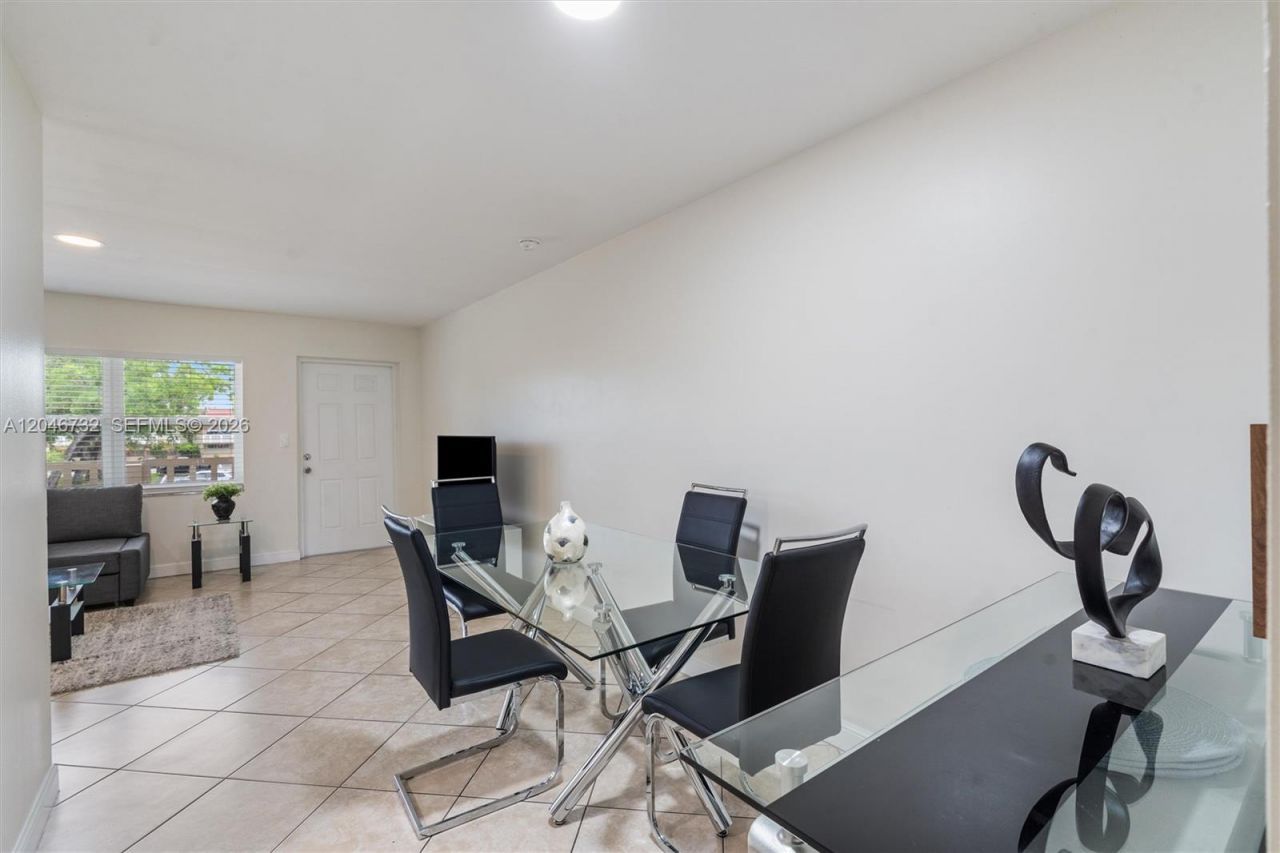 9101 Sunrise Lakes Blvd , Unit 202, Sunrise, FL 33322 Photo