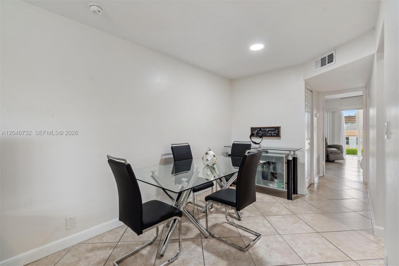 9101 Sunrise Lakes Blvd , Unit 202, Sunrise, FL 33322 Photo