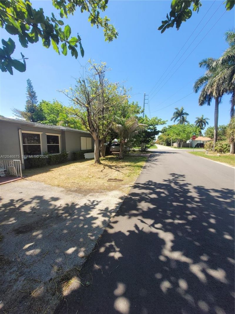 1132 Moffett St , Hallandale Beach, FL 33009 Photo