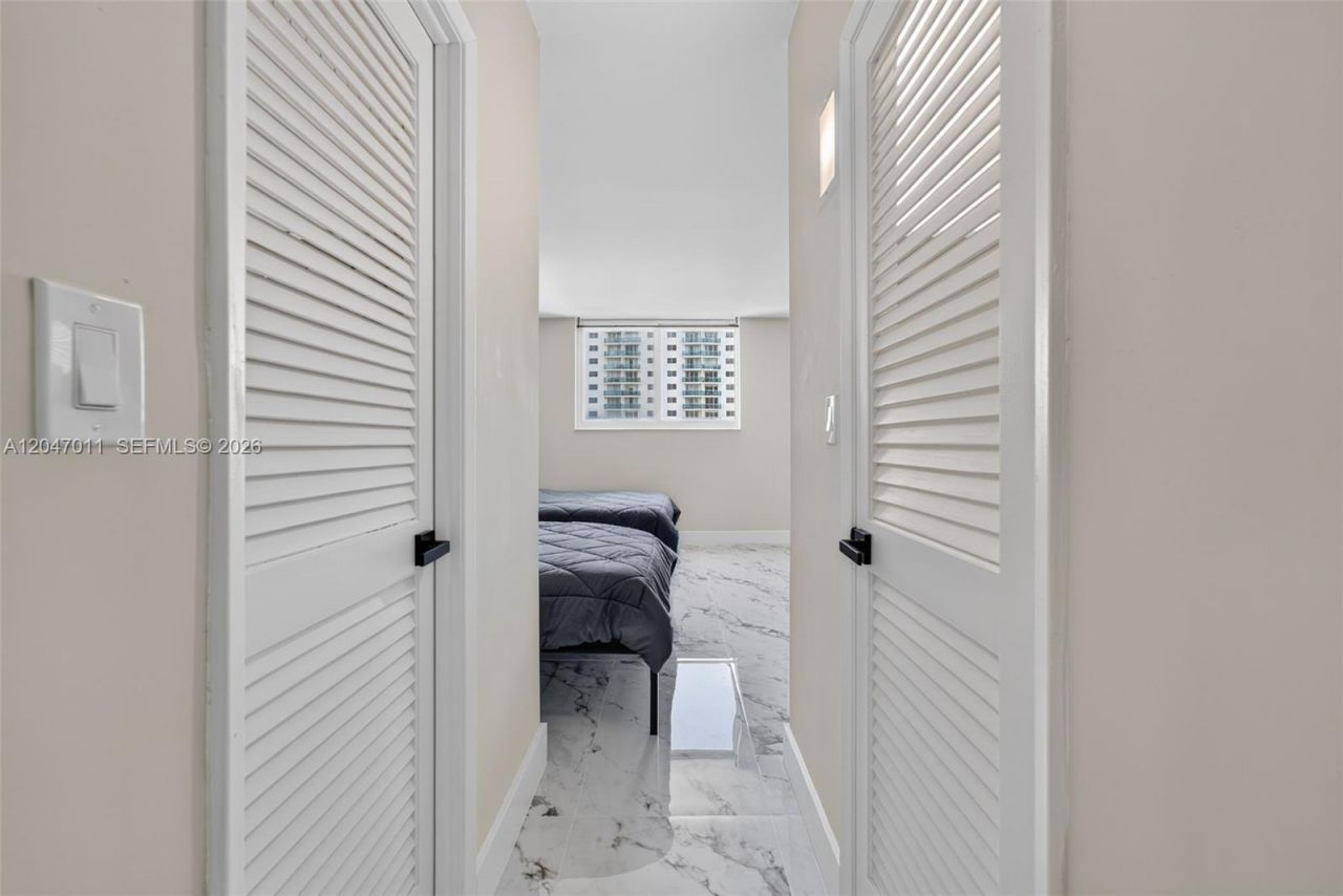 19380 Collins Ave, Unit 608, Sunny Isles Beach, FL 33160 Photo