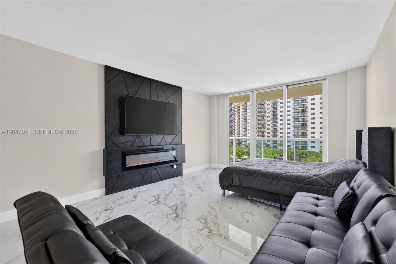 19380 Collins Ave, Unit 608, Sunny Isles Beach, FL 33160 Photo