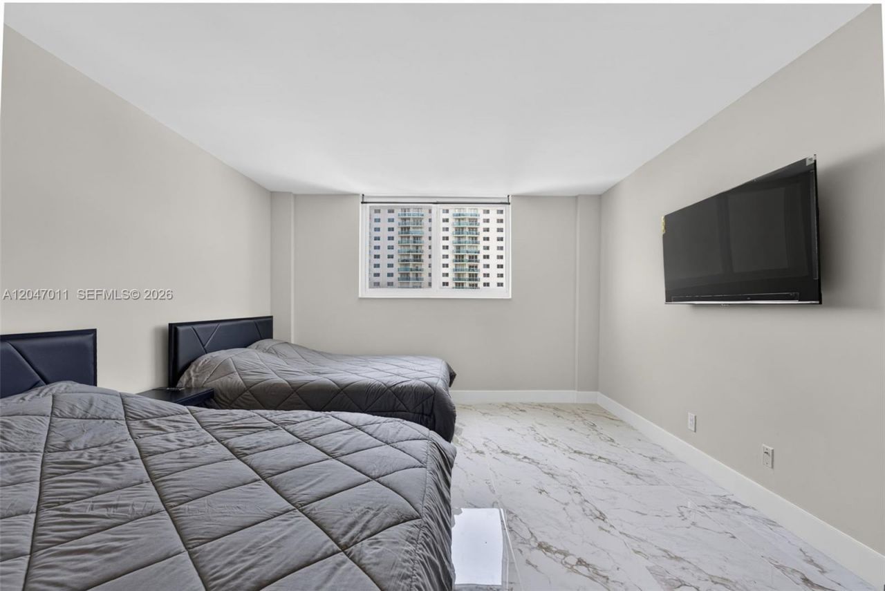 19380 Collins Ave, Unit 608, Sunny Isles Beach, FL 33160 Photo