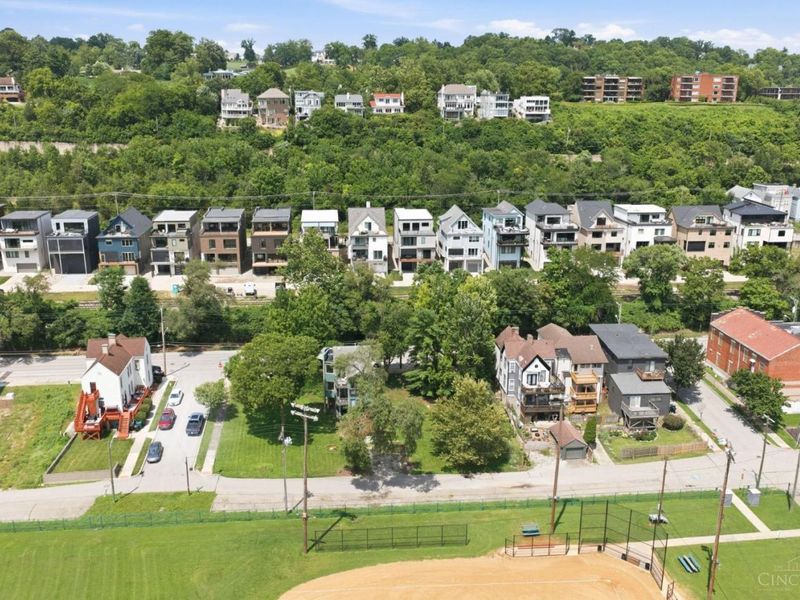 3035 Riverside Drive, Cincinnati, OH 45226 Photo 4
