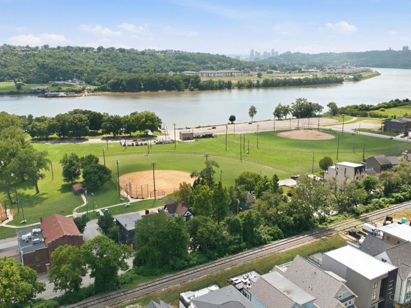 3035 Riverside Drive, Cincinnati, OH 45226 Photo 6