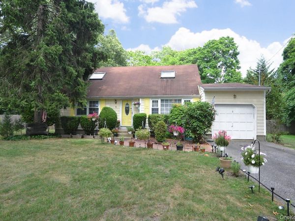 5 Radio Avenue, Miller Place, NY 11764