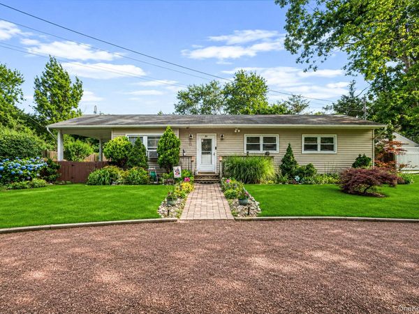 22 Jane Street , Selden, NY 11784