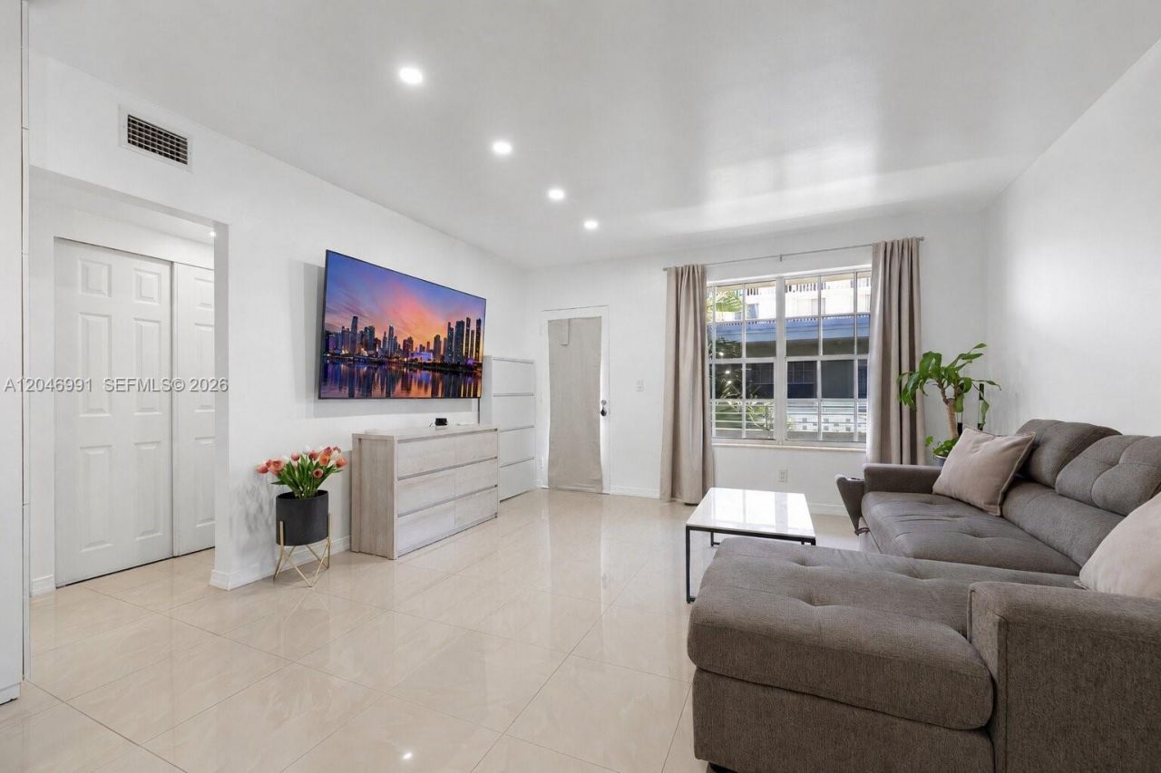 8550 Byron Ave, Unit 2H, Miami Beach, FL 33141 Photo