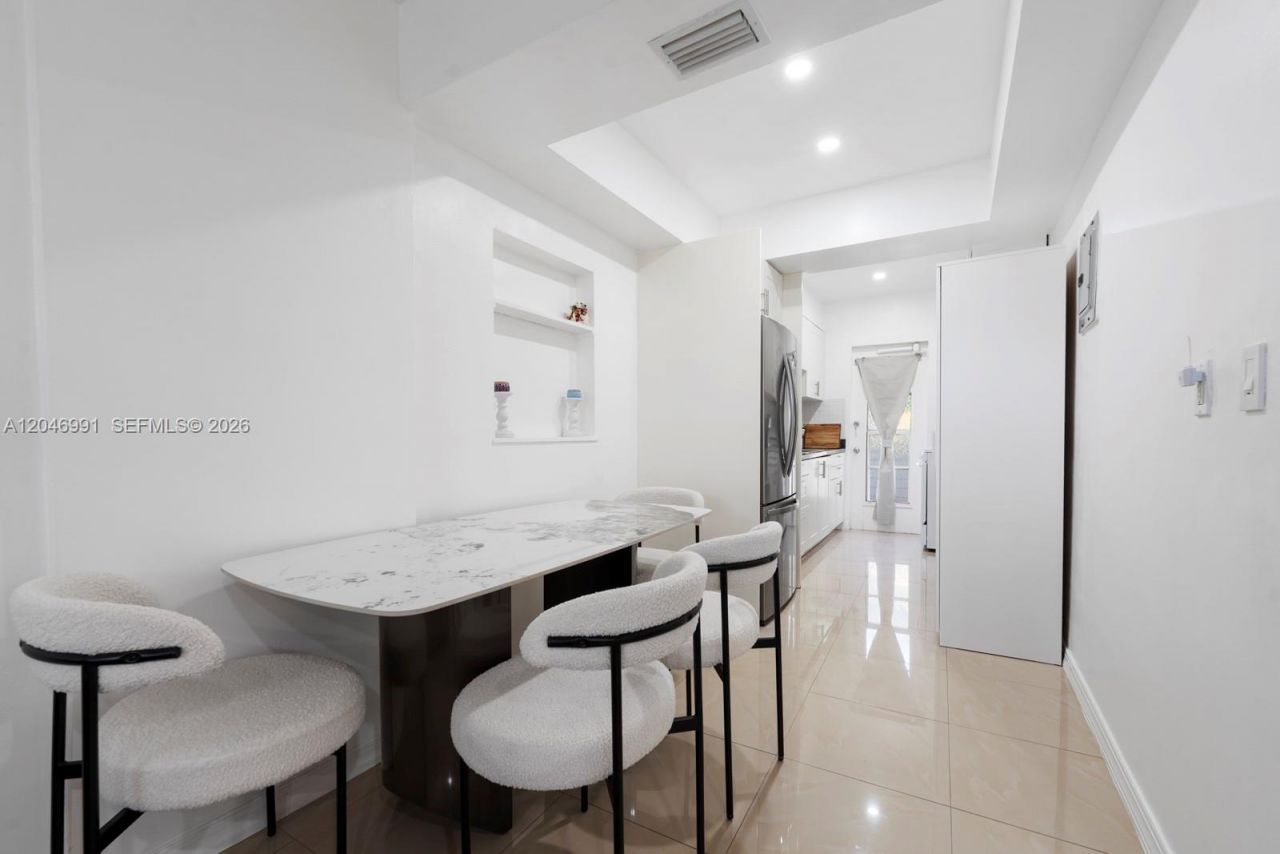 8550 Byron Ave, Unit 2H, Miami Beach, FL 33141 Photo