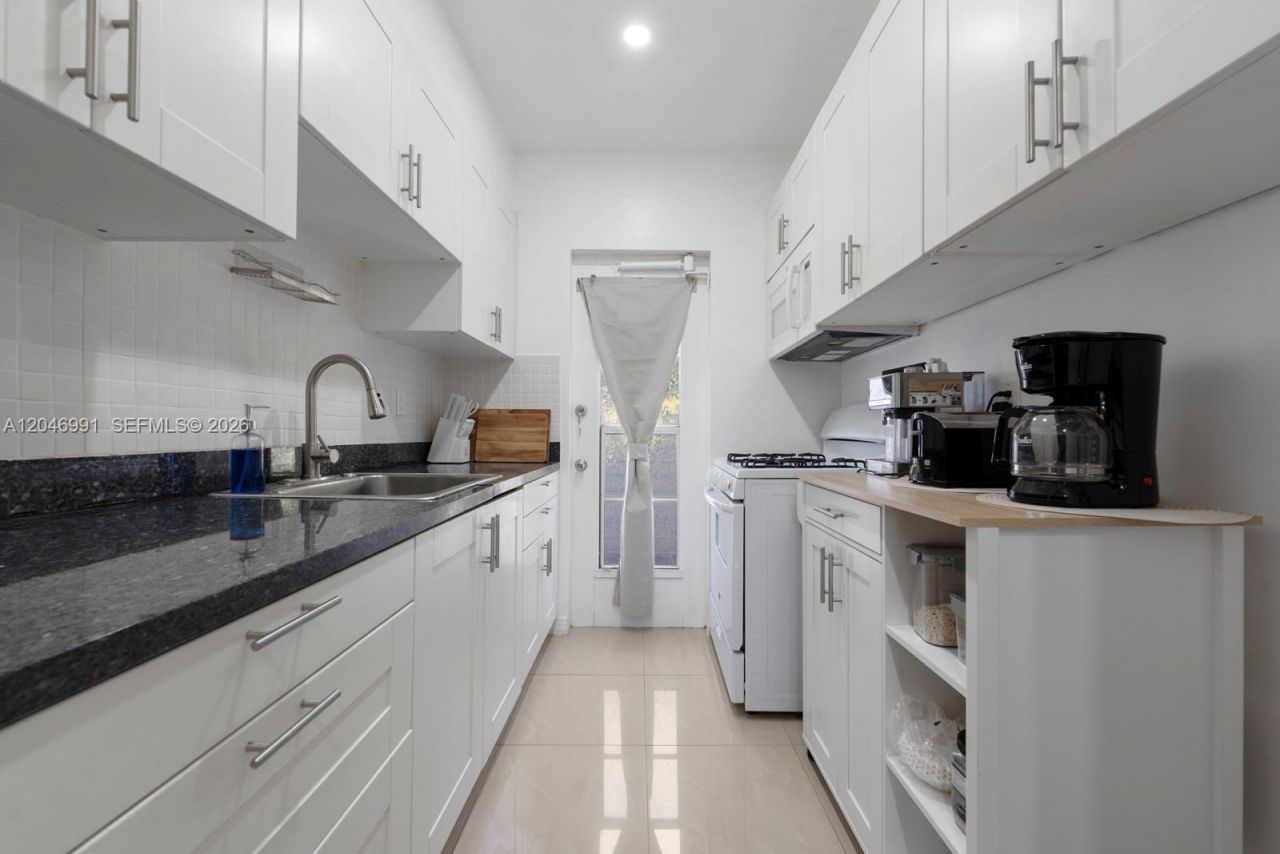 8550 Byron Ave, Unit 2H, Miami Beach, FL 33141 Photo