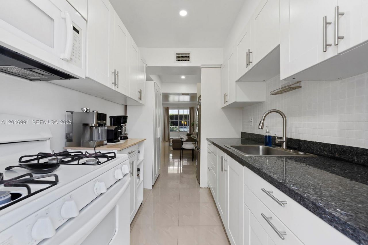 8550 Byron Ave, Unit 2H, Miami Beach, FL 33141 Photo