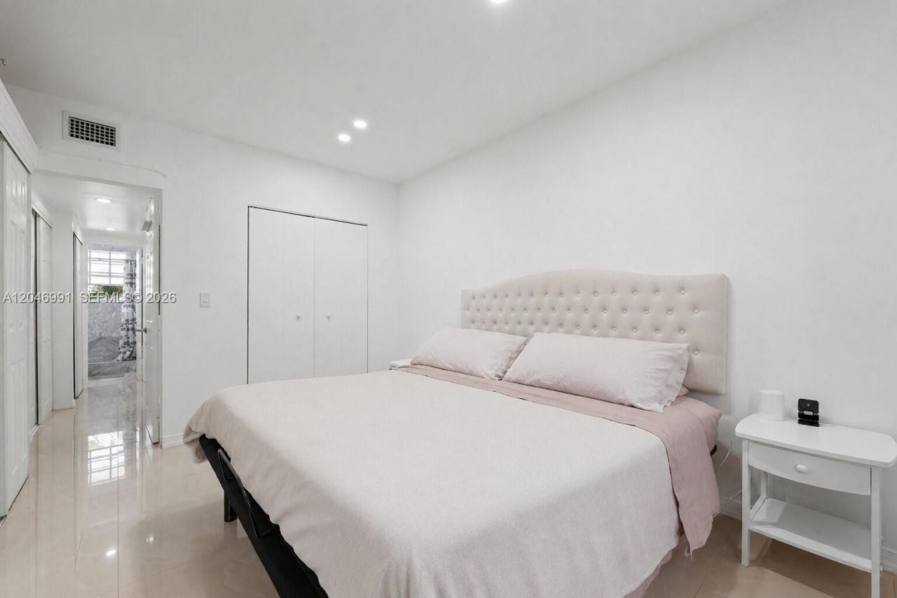 8550 Byron Ave, Unit 2H, Miami Beach, FL 33141 Photo