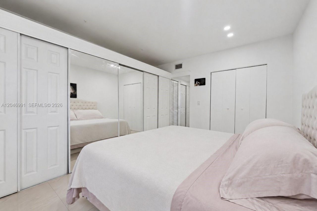 8550 Byron Ave, Unit 2H, Miami Beach, FL 33141 Photo