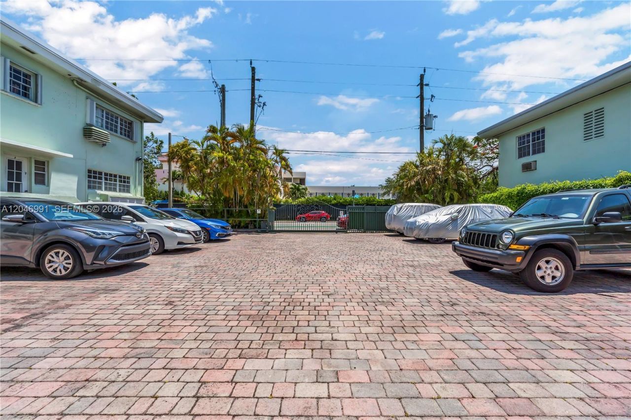 8550 Byron Ave , Unit 2H, Miami Beach, FL 33141 Photo