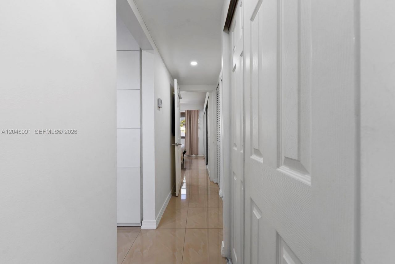 8550 Byron Ave, Unit 2H, Miami Beach, FL 33141 Photo