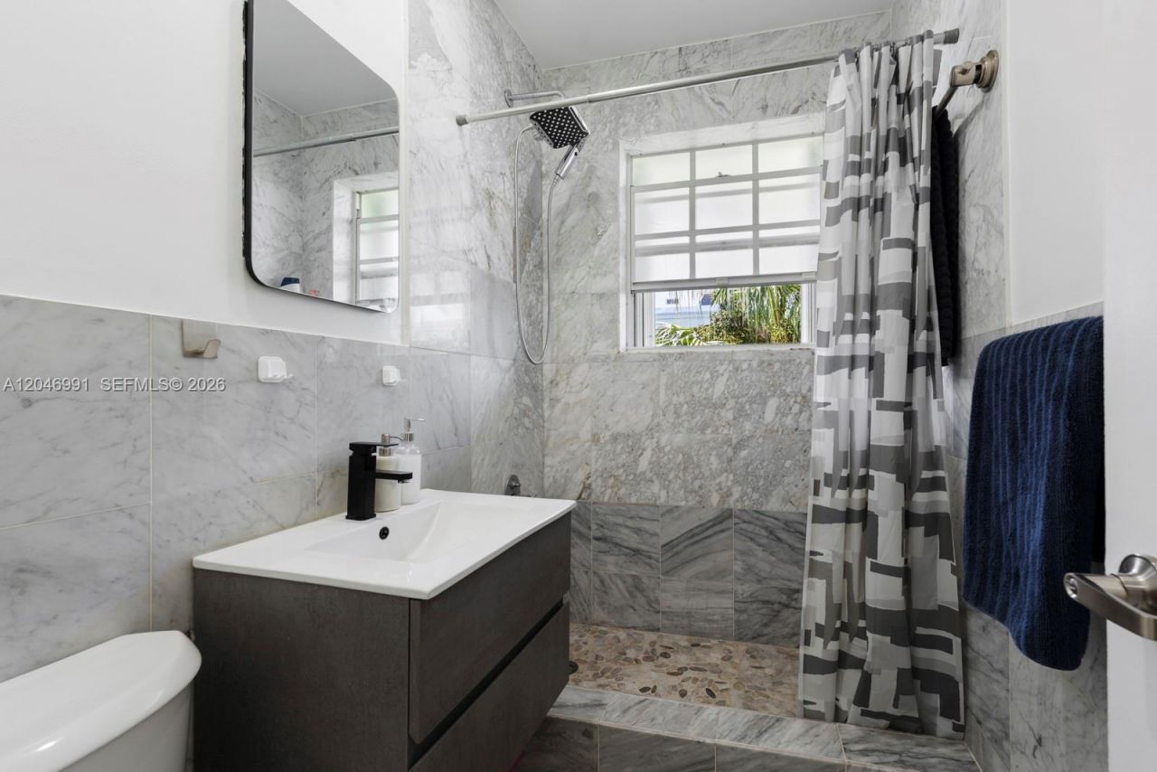 8550 Byron Ave, Unit 2H, Miami Beach, FL 33141 Photo