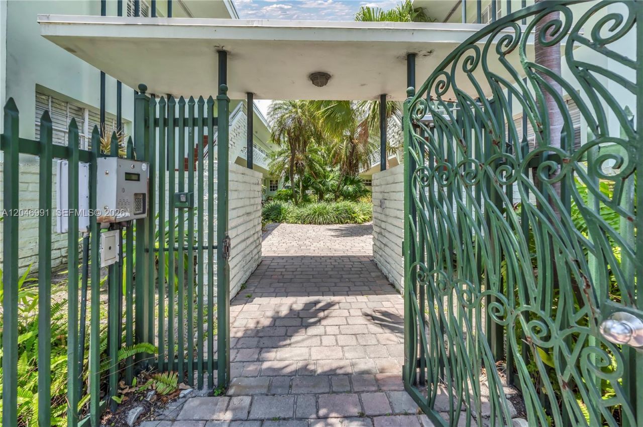 8550 Byron Ave , Unit 2H, Miami Beach, FL 33141 Photo
