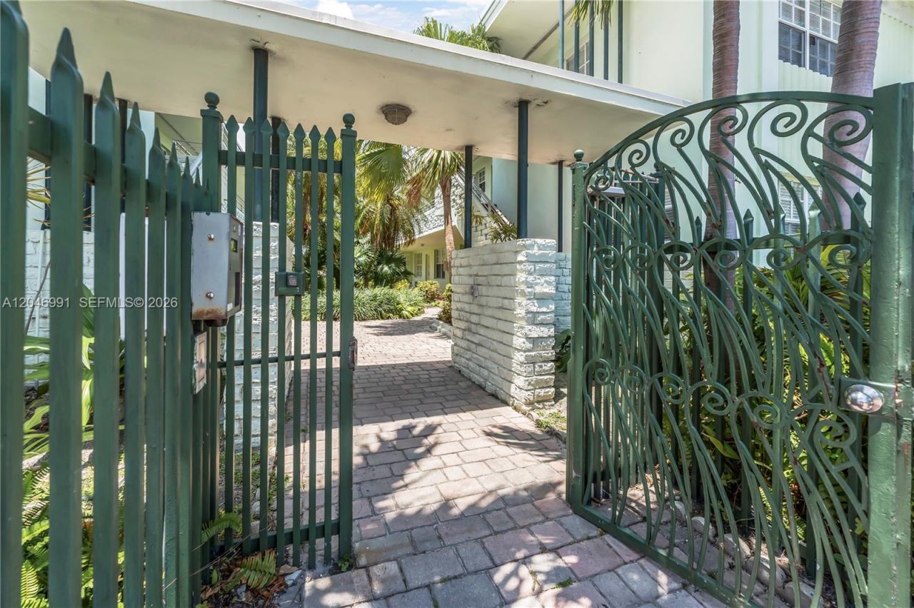 8550 Byron Ave , Unit 2H, Miami Beach, FL 33141 Photo