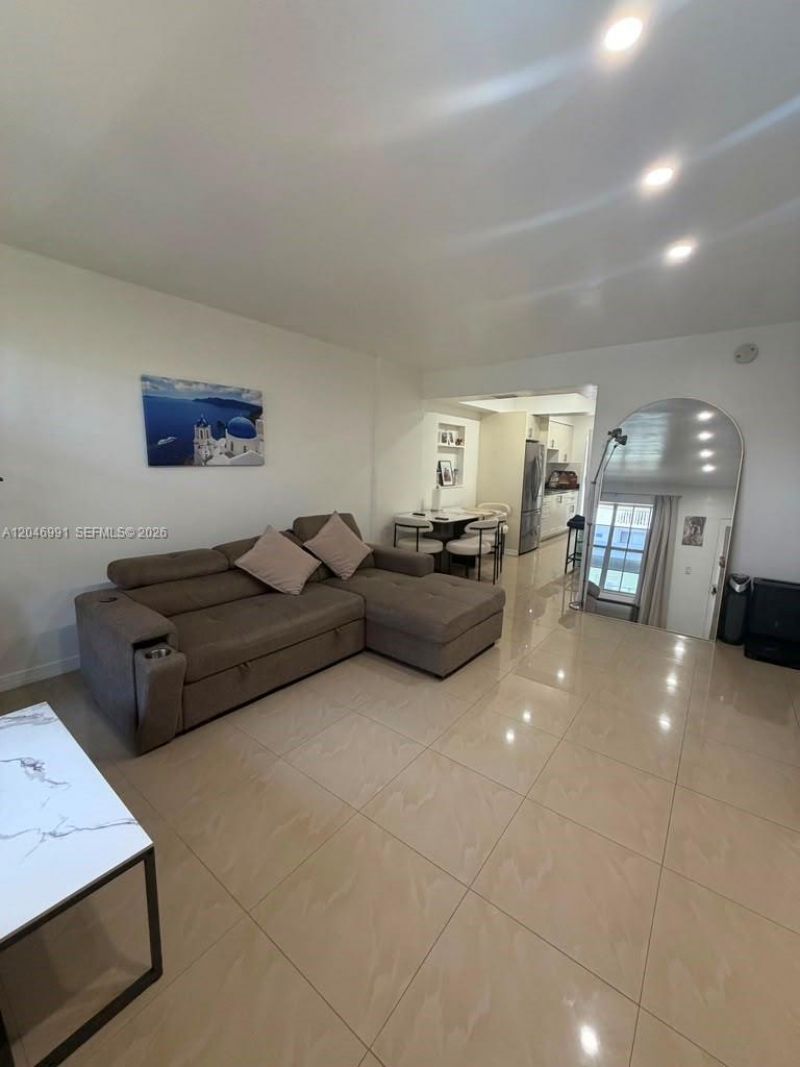 8550 Byron Ave , Unit 2H, Miami Beach, FL 33141 Photo