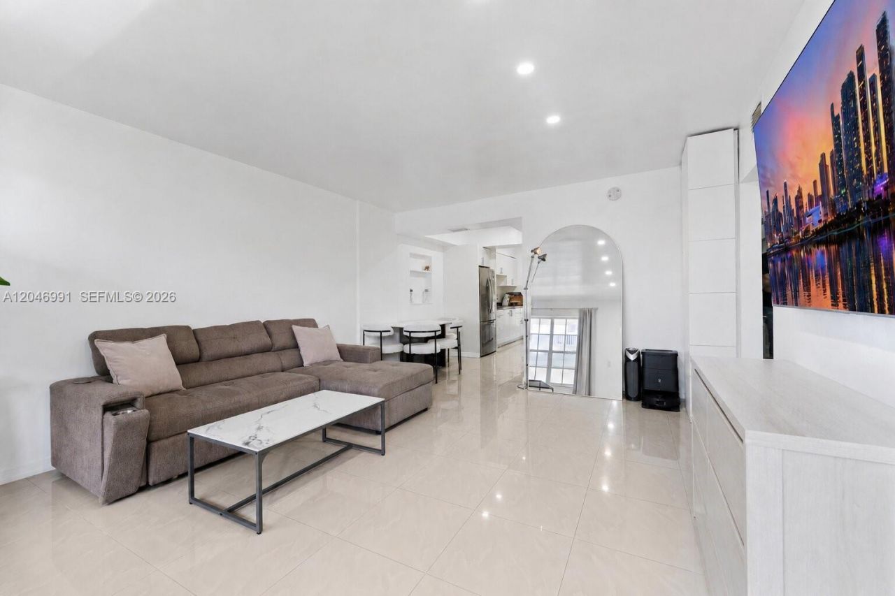8550 Byron Ave, Unit 2H, Miami Beach, FL 33141 Photo