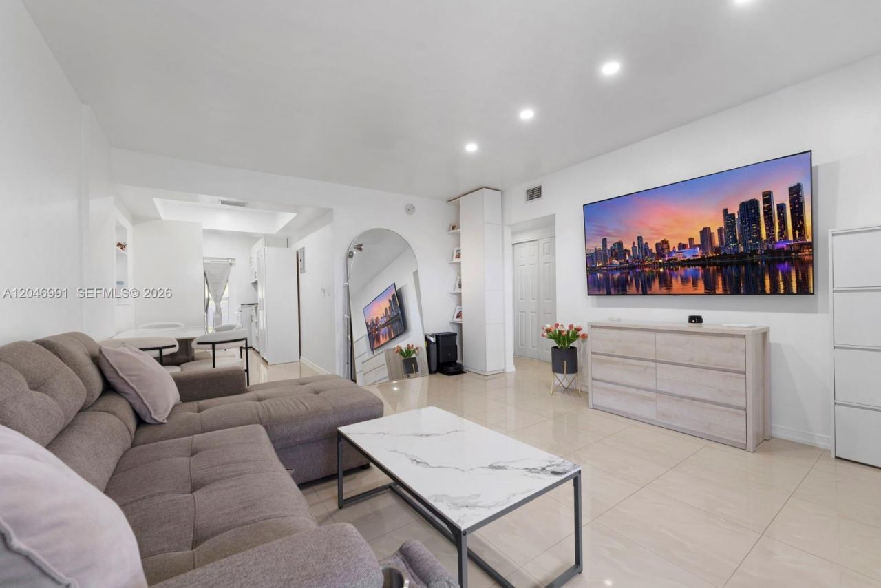 8550 Byron Ave, Unit 2H, Miami Beach, FL 33141 Photo