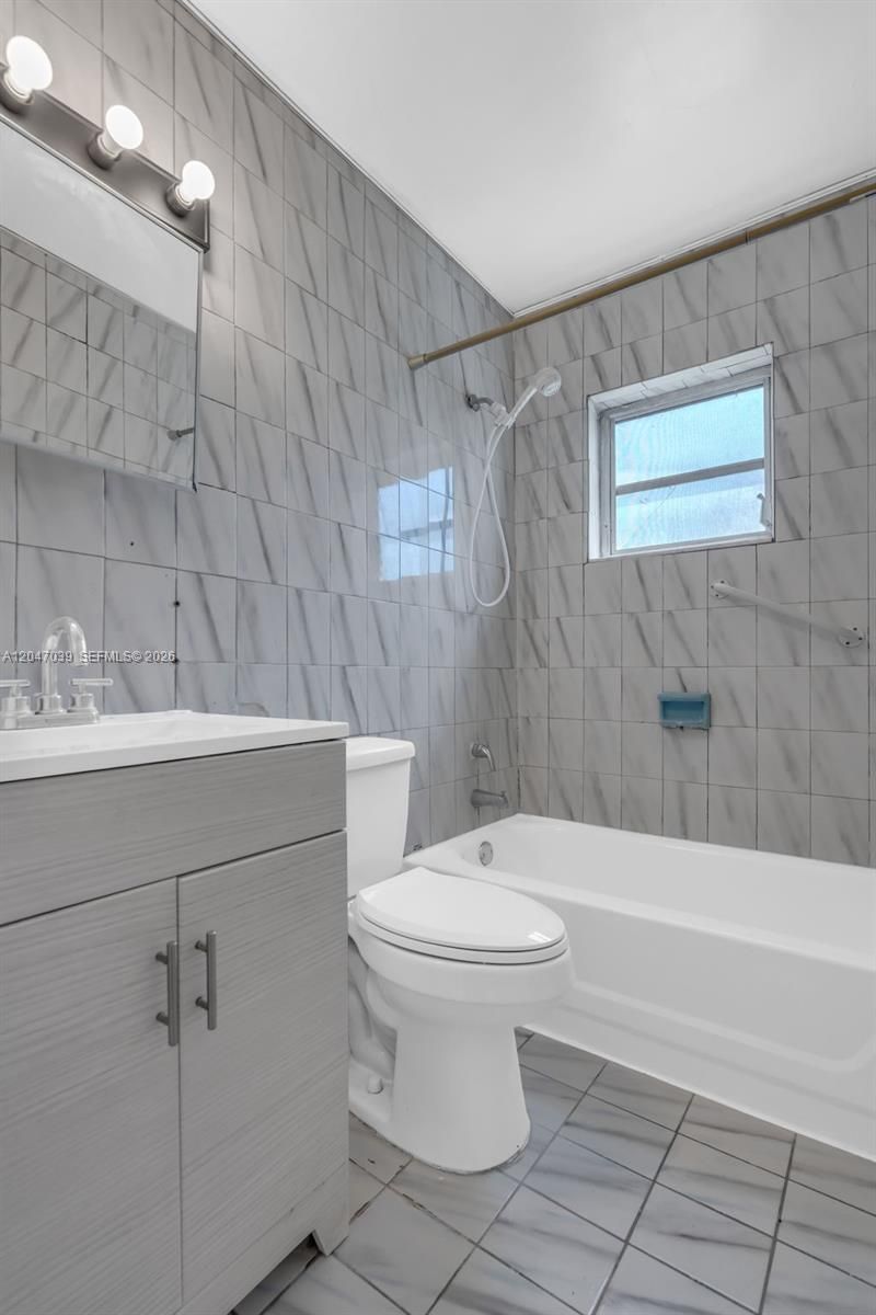 2809 SW 23rd Ter , Unit 2807, Miami, FL 33145 Photo