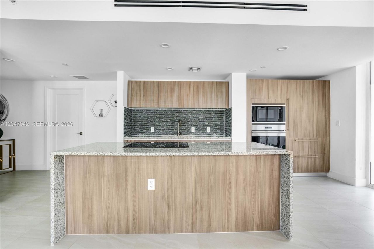 1170 101st St, Unit 301, Bay Harbor Islands, FL 33154 Photo