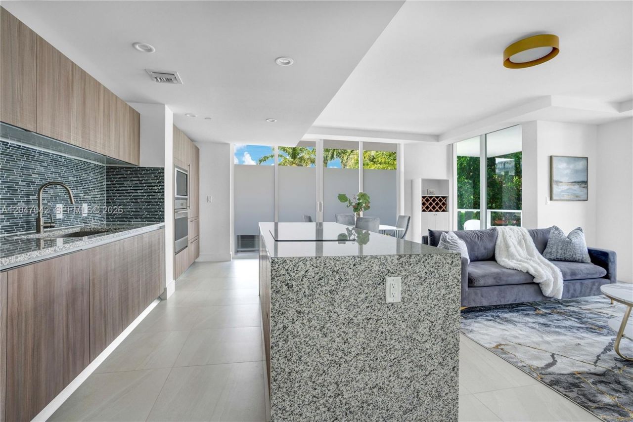 1170 101st St, Unit 301, Bay Harbor Islands, FL 33154 Photo