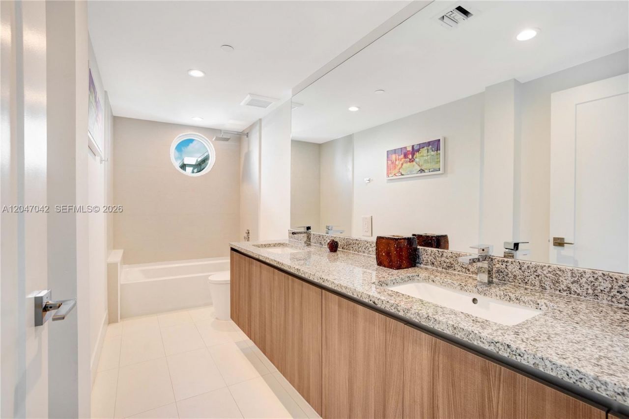 1170 101st St, Unit 301, Bay Harbor Islands, FL 33154 Photo