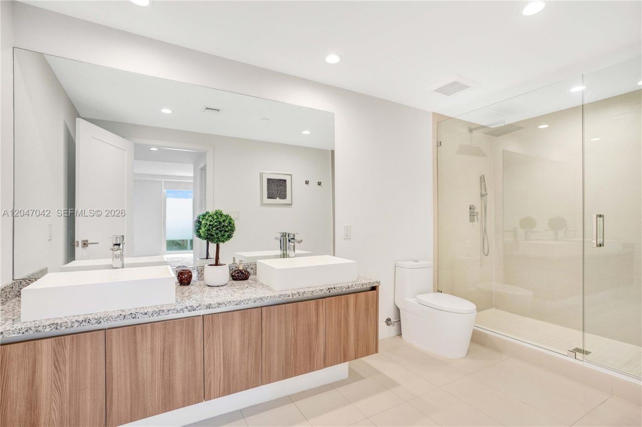 1170 101st St, Unit 301, Bay Harbor Islands, FL 33154 Photo