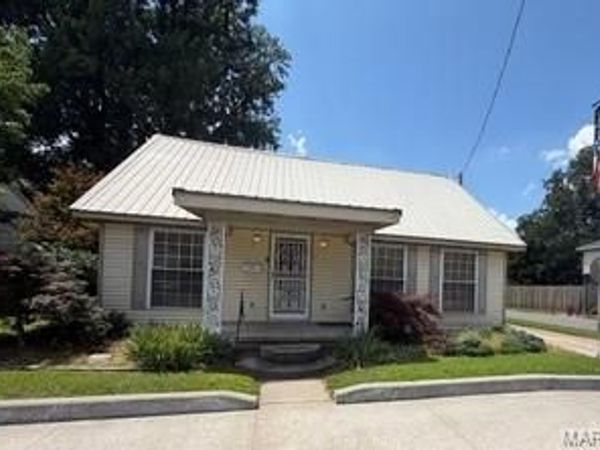801 S Main Street , Charleston, MO 63834