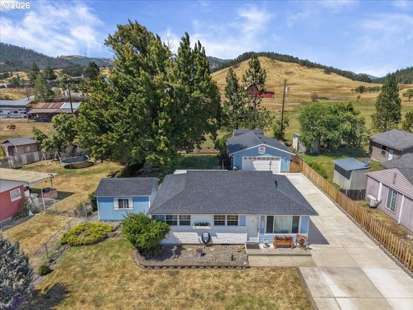 946 E 4TH AVE, Riddle, OR 97469