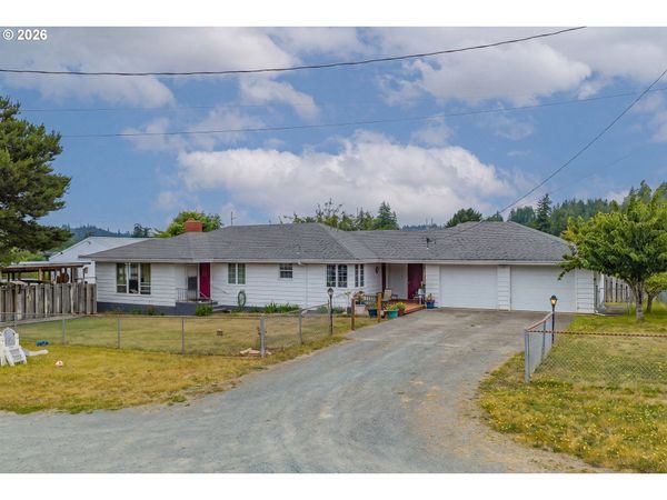 2343 HARRIS ST, Myrtle Point, OR 97458