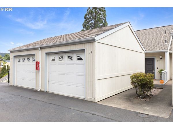 17 NW MOUNTAIN VIEW DR, Roseburg, OR 97471