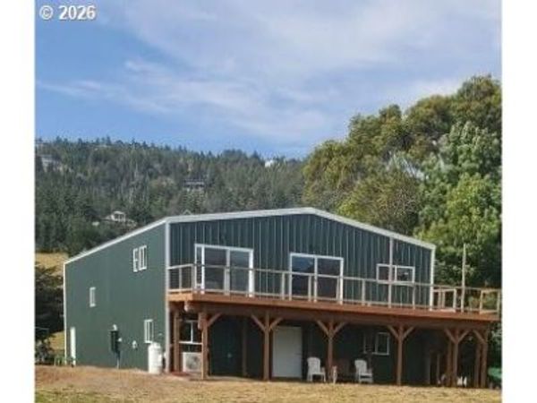 95452 N BANK ROGUE RIVER RD, Gold Beach, OR 97444