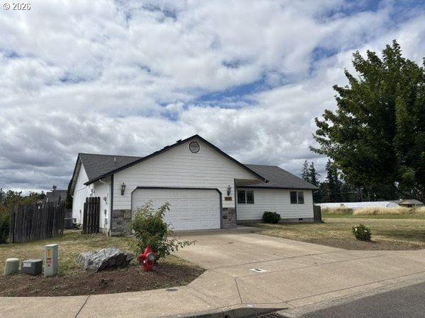 717 CRESWOOD DR, Creswell, OR 97426