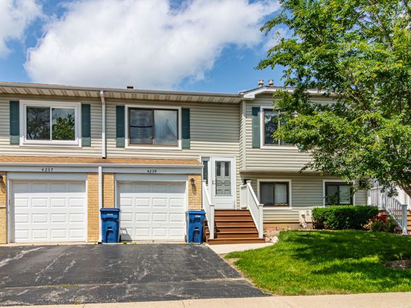 4239 Continental Drive , Waukegan, IL 60087