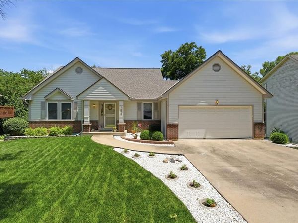 7915 Woodstone Street, Lenexa, KS 66219