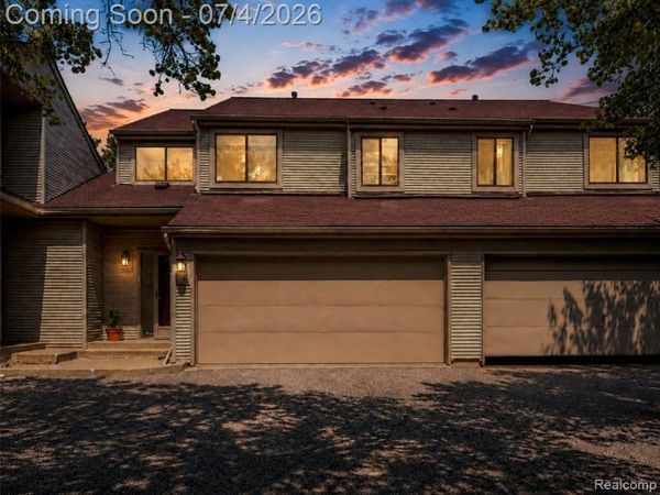 754 Ashley Circle, Rochester Hills, MI 48307