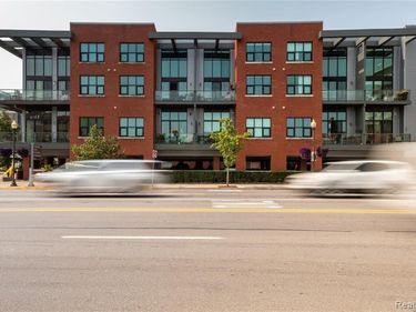 111 N MAIN Street, Royal Oak, MI 48067