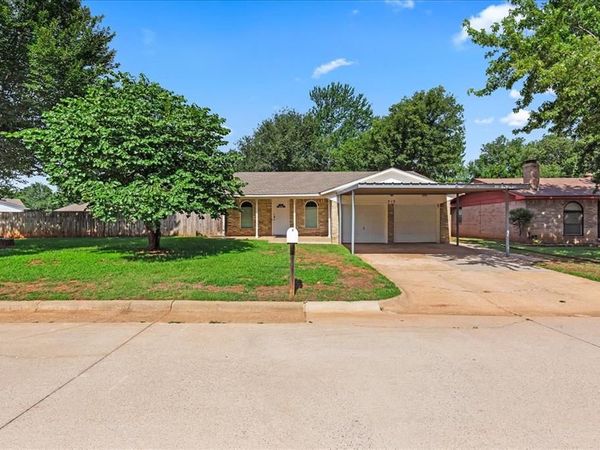 713 S Glen Lane, Mustang, OK 73064