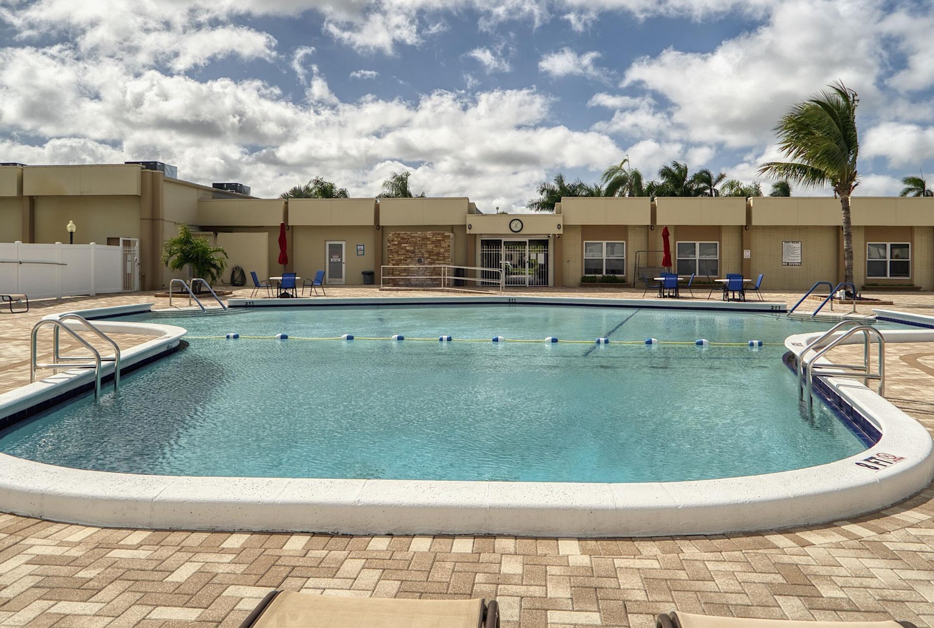 2930 Crosley Drive E, Unit M, West Palm Beach, FL 33415 Photo