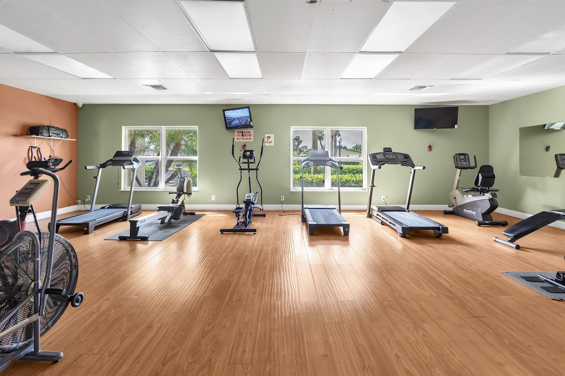 2930 Crosley Drive E, Unit M, West Palm Beach, FL 33415 Photo
