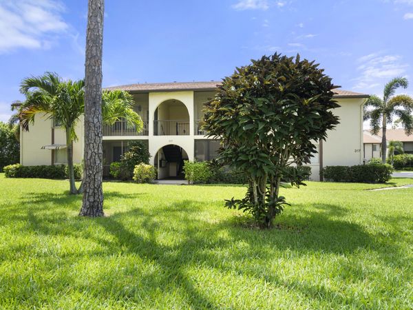 317 Knotty Pine Circle, Unit D-2, Greenacres, FL 33463