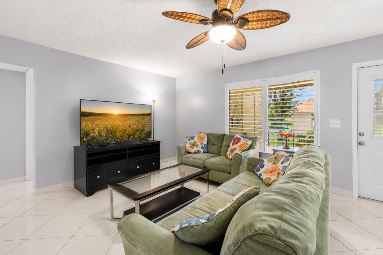 317 Knotty Pine Circle, Unit D-2, Greenacres, FL 33463 Photo