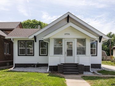 6906 N 24Th Street, Omaha, NE 68112