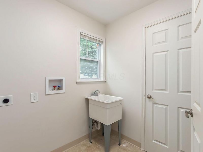 2476 Broadway, Grove City, OH 43123 Photo 33