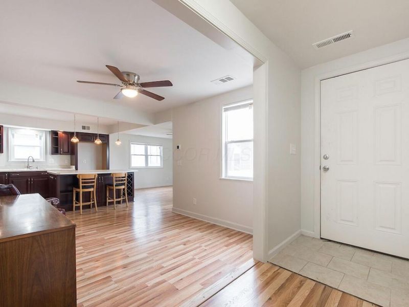 2476 Broadway, Grove City, OH 43123 Photo 5