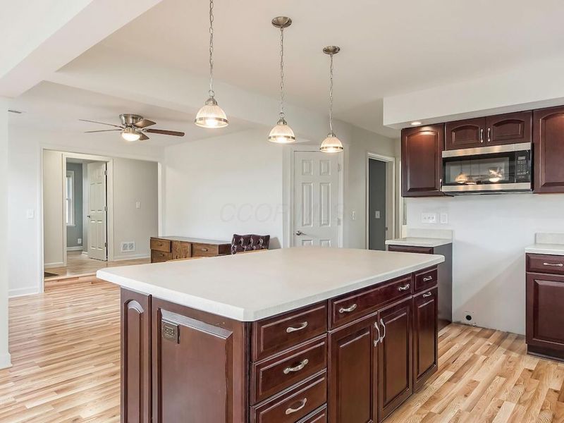 2476 Broadway, Grove City, OH 43123 Photo 9