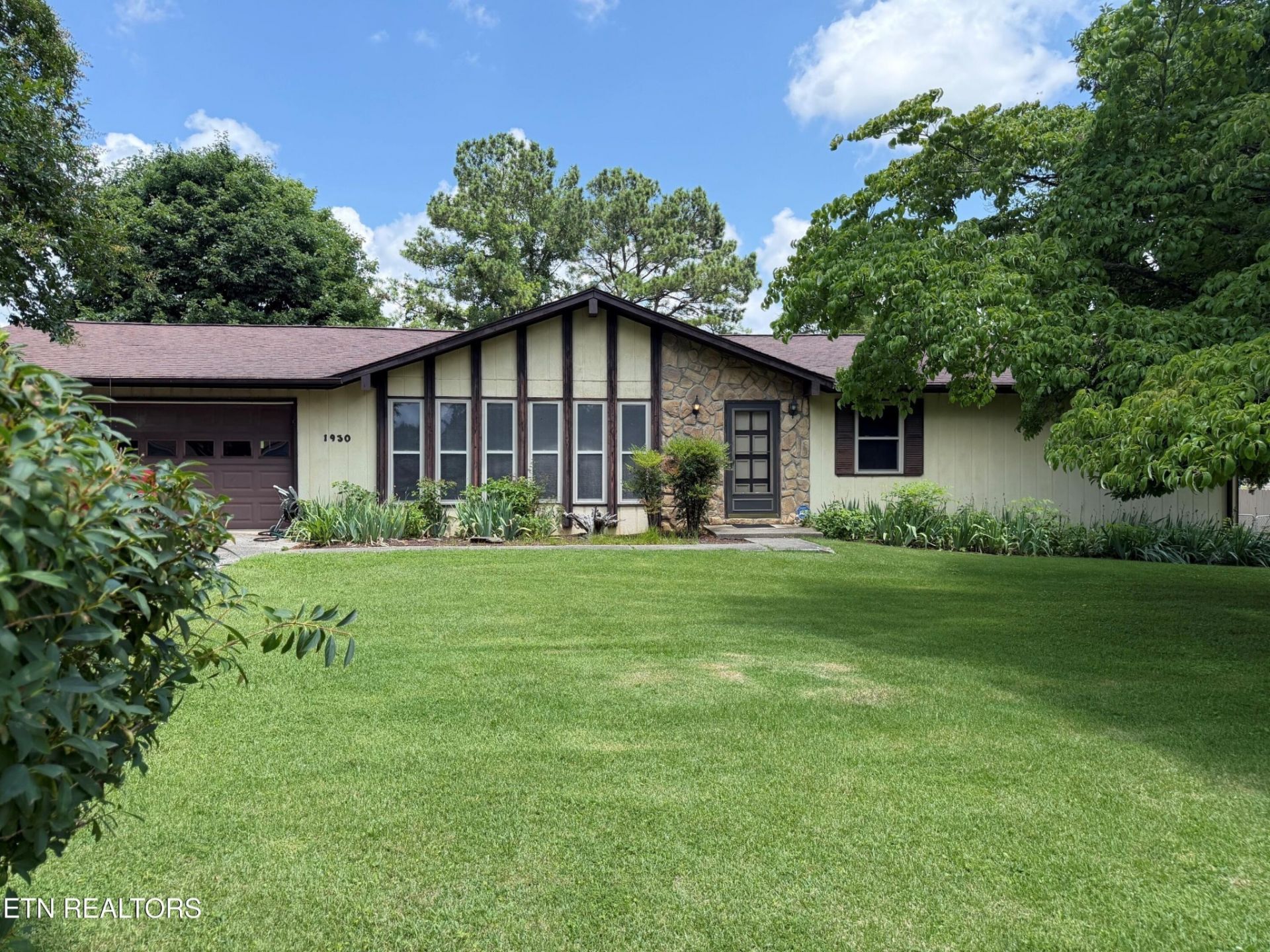 1930 Plumb Creek Circle, Knoxville, TN 37932 Main Photo